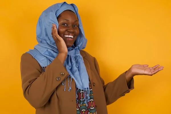 Positiv Freudige Frau Sagt Wow Wie Aufregend Ist Hat Erstaunten — Stockfoto