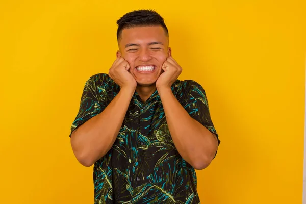 Portrait Young Hispanic Man Being Overwhelmed Emotions Expressing Excitement Happiness — Stock Photo, Image