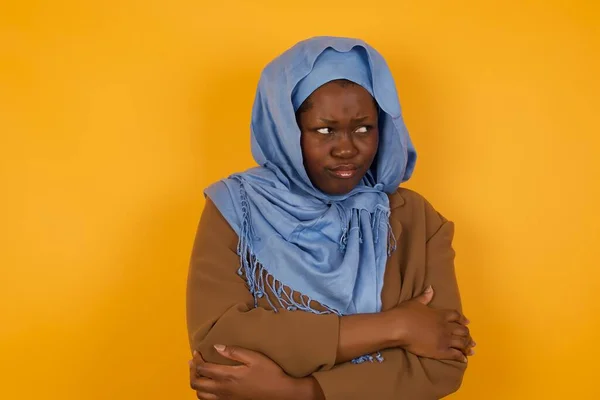 Closeup Portrait Displeased Pissed Angry Grumpy Pessimistic African American Muslim — Foto Stock