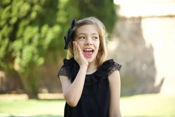 Amazement Girl Excited Looking Side Hand Face Surprised Happy Young — Stock Photo, Image