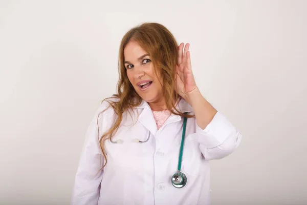 Meu Deus Engraçado Maduro Caucasiano Médico Mulher Vestindo Uniforme Médico — Fotografia de Stock