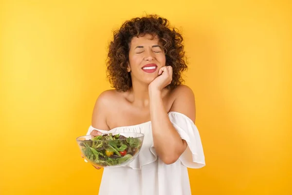 Portrait Young Beautiful Arab Woman Salad Being Overwhelmed Emotions Expressing — Stock Photo, Image