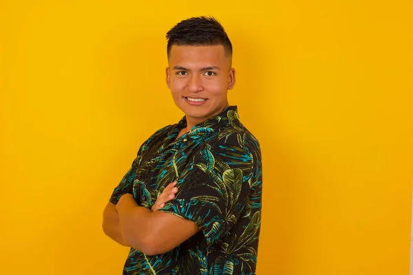 Image Hispanic Young Caucasian Man Standing Indoors Arms Crossed Looking — Stock Photo, Image