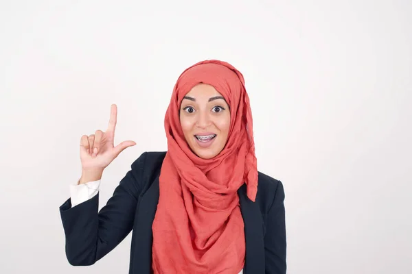 Close Retrato Aparência Agradável Mulher Muçulmana Bonita Usa Blazer Preto — Fotografia de Stock