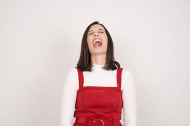 Stresli bir kadın panik içinde çığlık atar, dehşet içinde gözlerini kapatır, ellerini başının üstünde tutar, en iyi arkadaşı hakkında dehşet verici haberler ya da felaketler öğrenir, buna inanamıyorum. İnsanlar, stres, sıkıntı