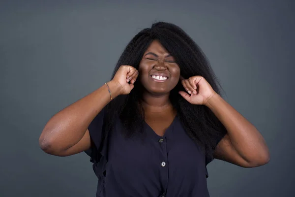 Sinir Bozucu Sesi Çıkarmayı Kes Mutsuz Afrika Kökenli Amerikalı Bir — Stok fotoğraf