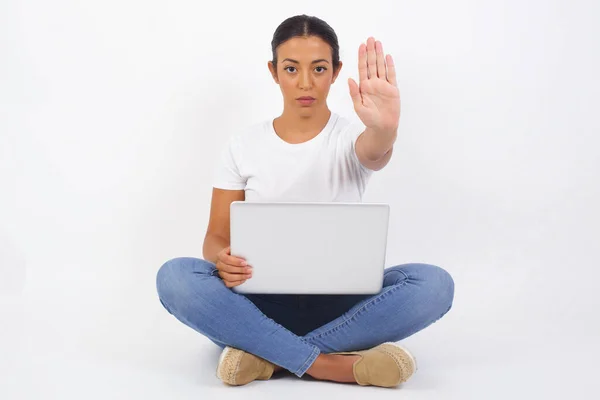 Young Woman Doing Stop Gesture Palm Hand Warning Expression Negative — Stock Photo, Image