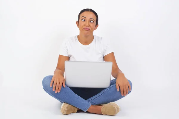 Funny Comic Girl Laptop Crosses Eyes Puts Lips Makes Grimace — Stock Photo, Image