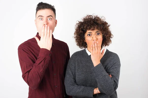 Think Said Close Portrait Young Couple Cover Open Mouth Hand — Stock Photo, Image