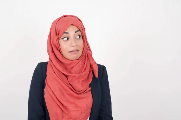 Opa Retrato Bela Mulher Muçulmana Usa Blazer Preto Hijab Com — Fotografia de Stock