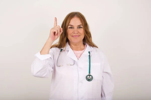 Mature Caucasian Doctor Woman Wearing Medical Uniform Standing Gray Wall — Stock Photo, Image