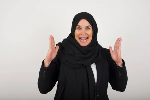 Portrait Muslim Woman Black Hijab Looks Excitement Camera Keeps Hands — Stock Photo, Image