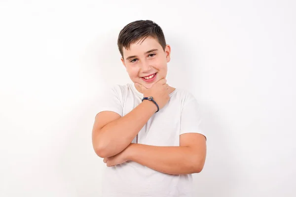 Portrait Thoughtful Smiling Boy Keeps Hand Chin Looks Directly Camera — Stock Photo, Image