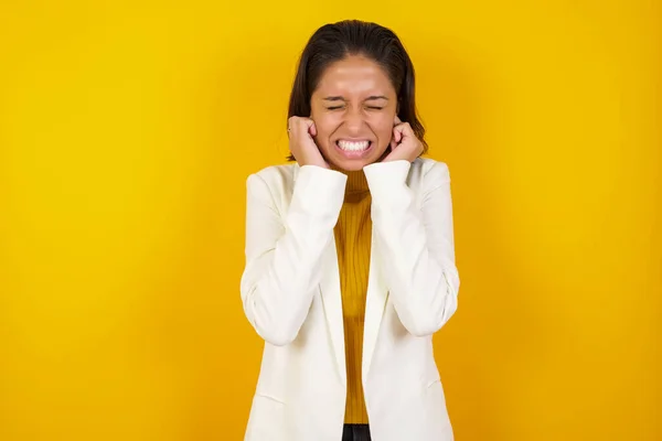 Stop Making Annoying Sound Headshot Unhappy Stressed Out Young Woman — Stock Photo, Image