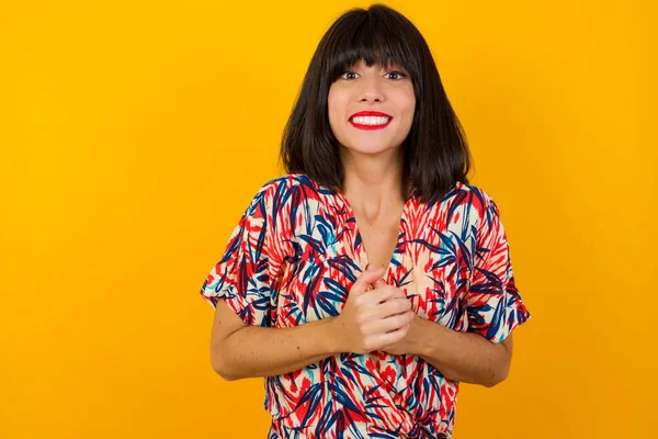 Wow Schöne Frau Halblanges Frontporträt Auf Studiohintergrund Junge Emotionale Überraschte — Stockfoto