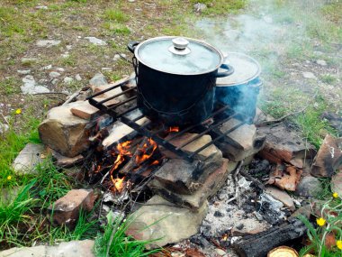 Toprak. Kafes. Kaynama kabı.