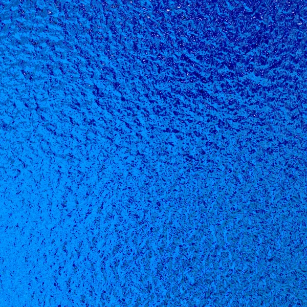 Mavi metalik folyo kağıt dokusu arkaplanı.