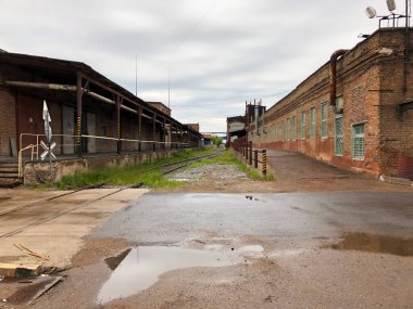 EnterpriseModern Prodüksiyon 'da üretim atölyesi - çok sayıda insanı çalıştıran büyük fabrikalar. Kompleks ve yüksek teknolojili yapılar üretiyor. Ama onlarda güzelliği de görebilirsin.