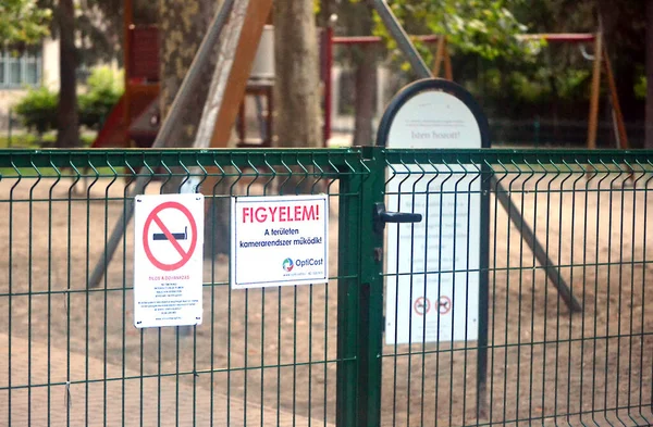 Entrada Parque Infantil Aire Libre Con Señales Advertencia Hungría — Foto de Stock