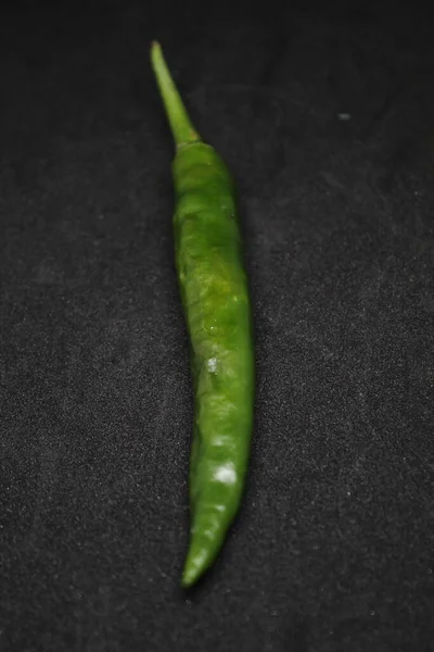 Groen Chili Potrait Een Achtergrond Zwart — Stockfoto