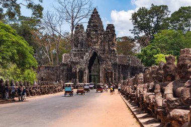 Antik Kamboçyalı tapınak ve kalıntılar
