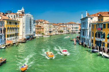 Köprüden Venedik Büyük Kanal manzarası