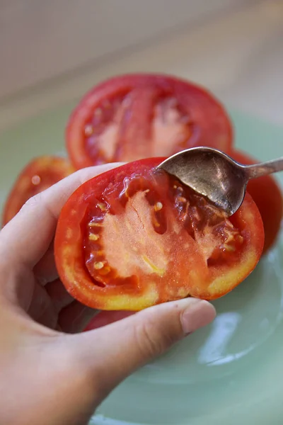 Skörda Tomatfrön Hemma — Stockfoto