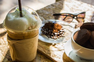 Sabahları buzlu kahve..