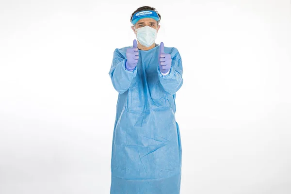 Dokter Met Blauwe Ppe Het Coronavirus Bestrijden Duim Omhoog Witte — Stockfoto