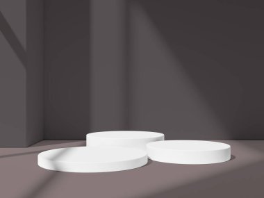 Modern, nötr renkli bir odada üç beyaz podyum. Minimalist ürün sergisi için mükemmel..