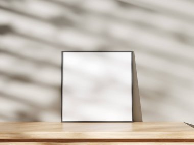 Ahşap yüzeyde doğal ışık ve gölge efektleri olan sofistike bir çerçeve modeli..