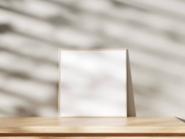 Doğal ahşap masa üzerinde ince ışık ve gölge kontrastı ile temiz çerçeve modeli.