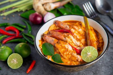 Tom yum kung pirinç