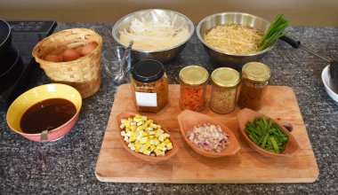 Pad Tay şehriye Tay gıda tarzıdır. Tayland'ın ulusal ana yemek, popüler gıda Tayland biri