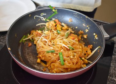 Pad Tay şehriye Tay gıda tarzıdır. Tayland'ın ulusal ana yemek, popüler gıda Tayland biri