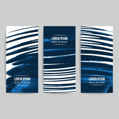 Beyaz arka planda izole edilen soyut siyah fırça vuruşları