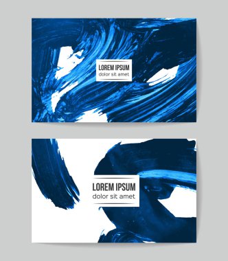 Beyaz arka planda yalıtılmış soyut mavi fırça darbeleri