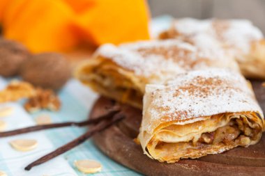 Geleneksel Sırp ya da Bulgar balkabağı turtası. Balkabağı tatlısı..