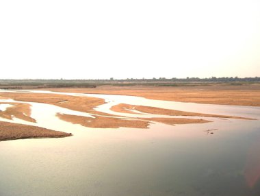 Nehir yatağında kurumuş.