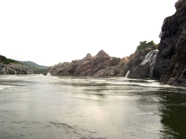 Rivière Qui Coule Dans Les Montagnes — Photo