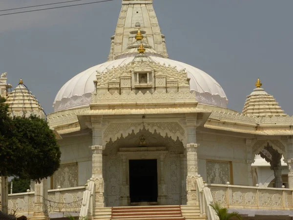 Shree Parshwa Labdhi Jain Tirth Dham Temple Nelamangala Bangalore Beyaz — Stok fotoğraf