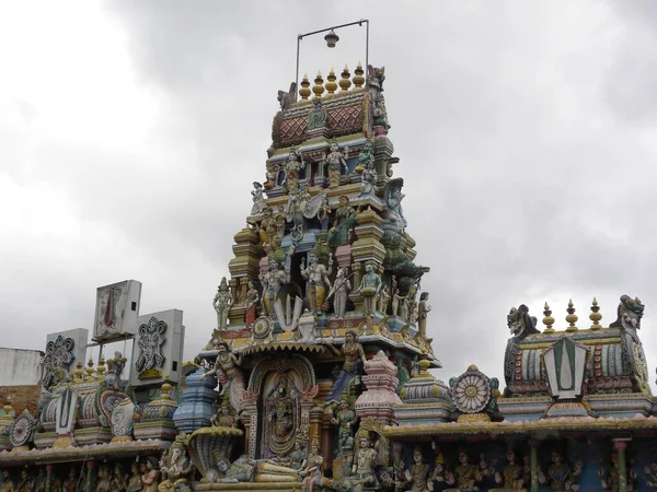 Colorido Templo Sri Venkateshwara Old Madras Road Ulsoor Con Nubes — Foto de Stock