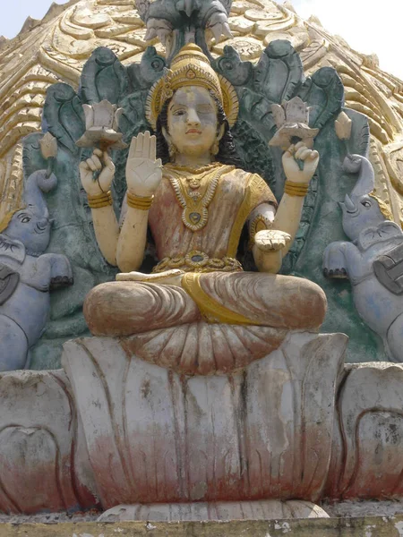 Statua Della Dea Gaja Lakshmi Incarnazione Lakshmi Adorata Dagli Elefanti — Foto Stock