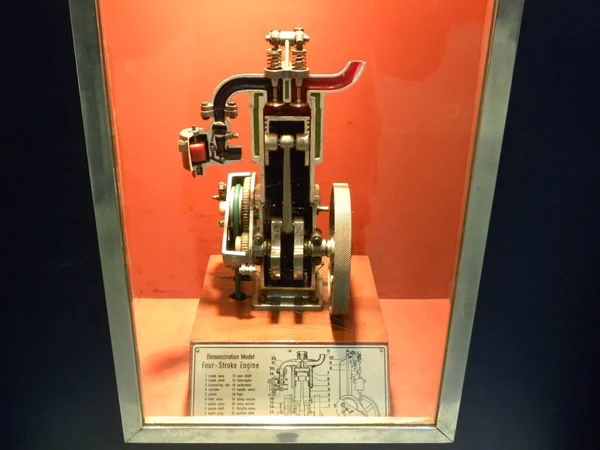 Silnik Benzynowy Model Czterosuwowy Silnik Spalinowy Visvesvaraya Industrial Technological Museum — Zdjęcie stockowe