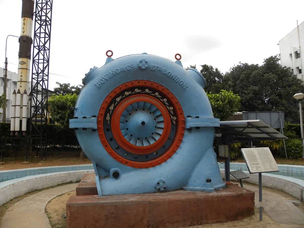 Visvesvaraya工业和技术博物馆的反应涡轮机 带有螺旋式外壳的内径向流 旋转轴和导叶 — 图库照片