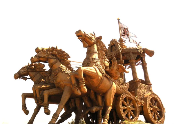 Estátua Ouro Senhor Krishna Como Carro Com Cavalos Arjuna Como — Fotografia de Stock