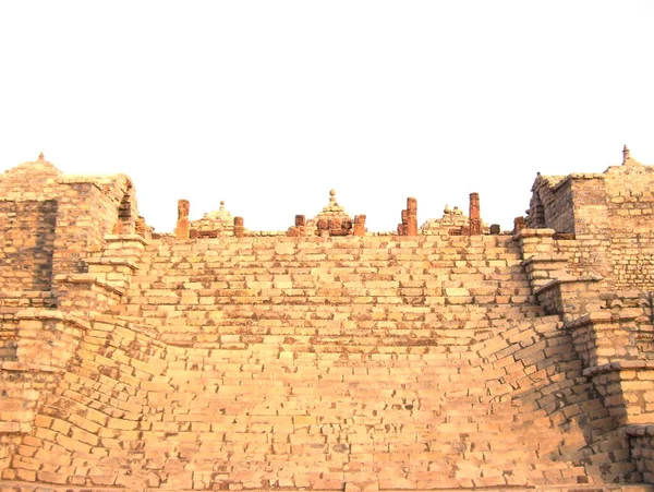 Бежевый Цвет Древних Руин Каменного Храма Голубым Небом Фоне — стоковое фото