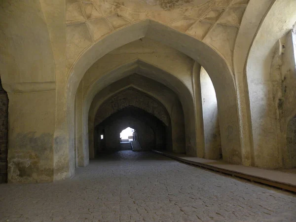 Intérieur Fort Golkonda Avec Des Voies Passage Qui Mène Extérieur — Photo