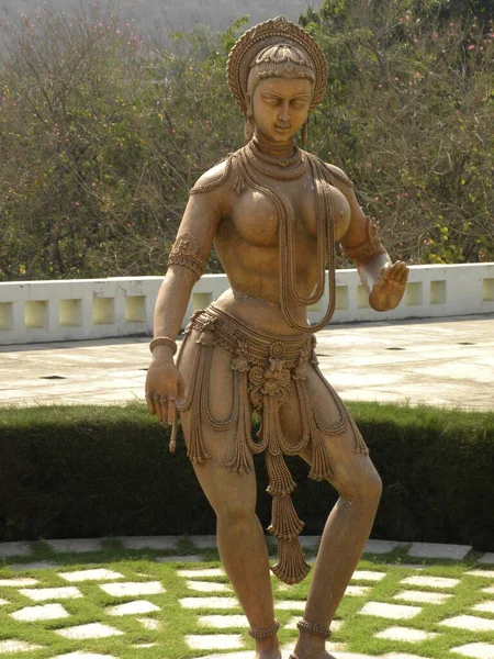Статуя Танцовщицы Традиционных Индийских Танцевальных Формах Киногороде Рамоджи — стоковое фото