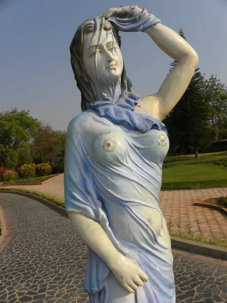 Estátua Arte Cor Branca Mulher Indiana Saree Azul Claro Tradicional — Fotografia de Stock